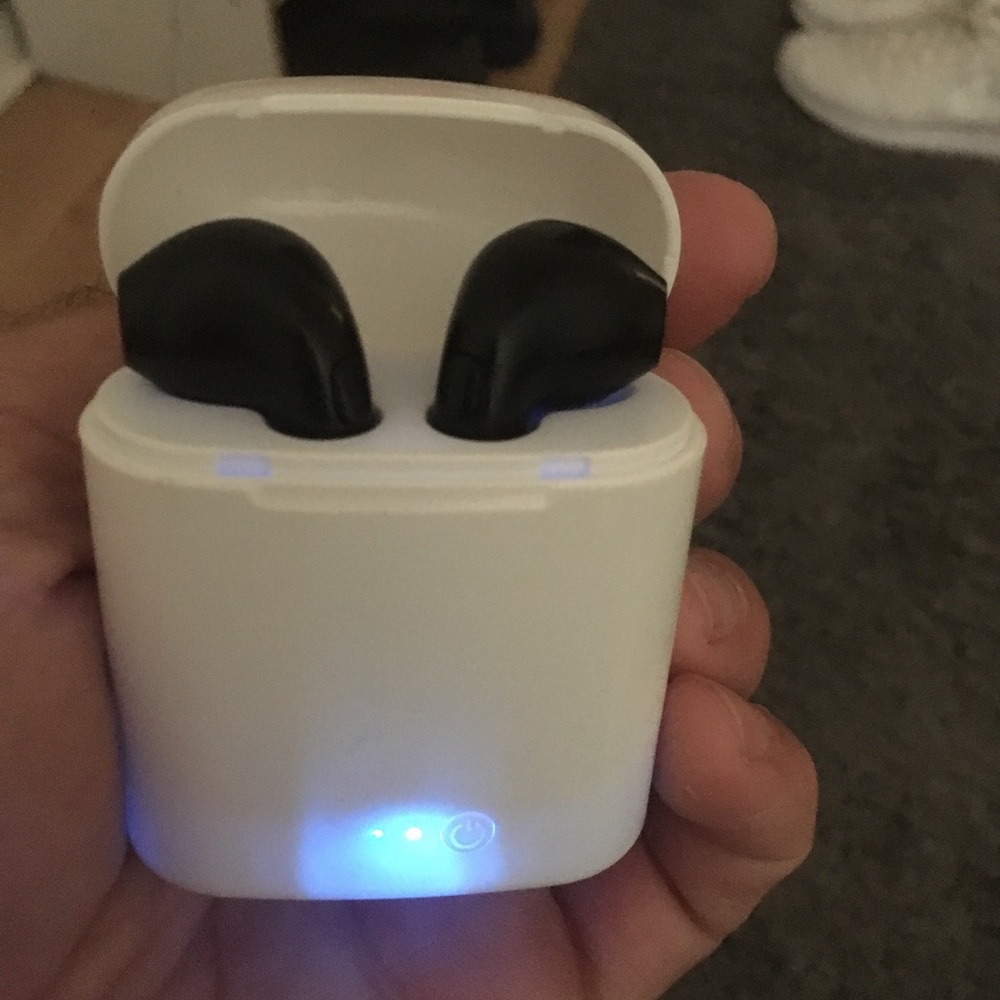 Bluetooth earbuds